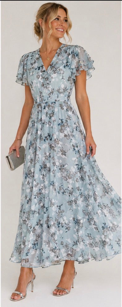 Isla & June | Glamorous dress that covers the belly